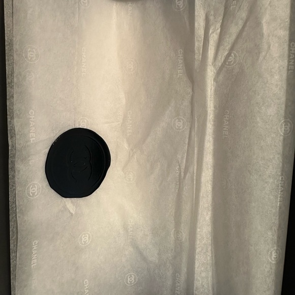 CHANEL Box with tissue & stamp and envelope - Picture 4 of 6